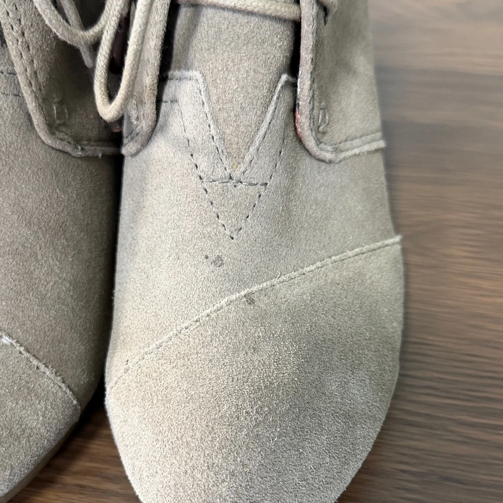 Toms Suede Women's‎ Taupe Wedge Booties Sz 9